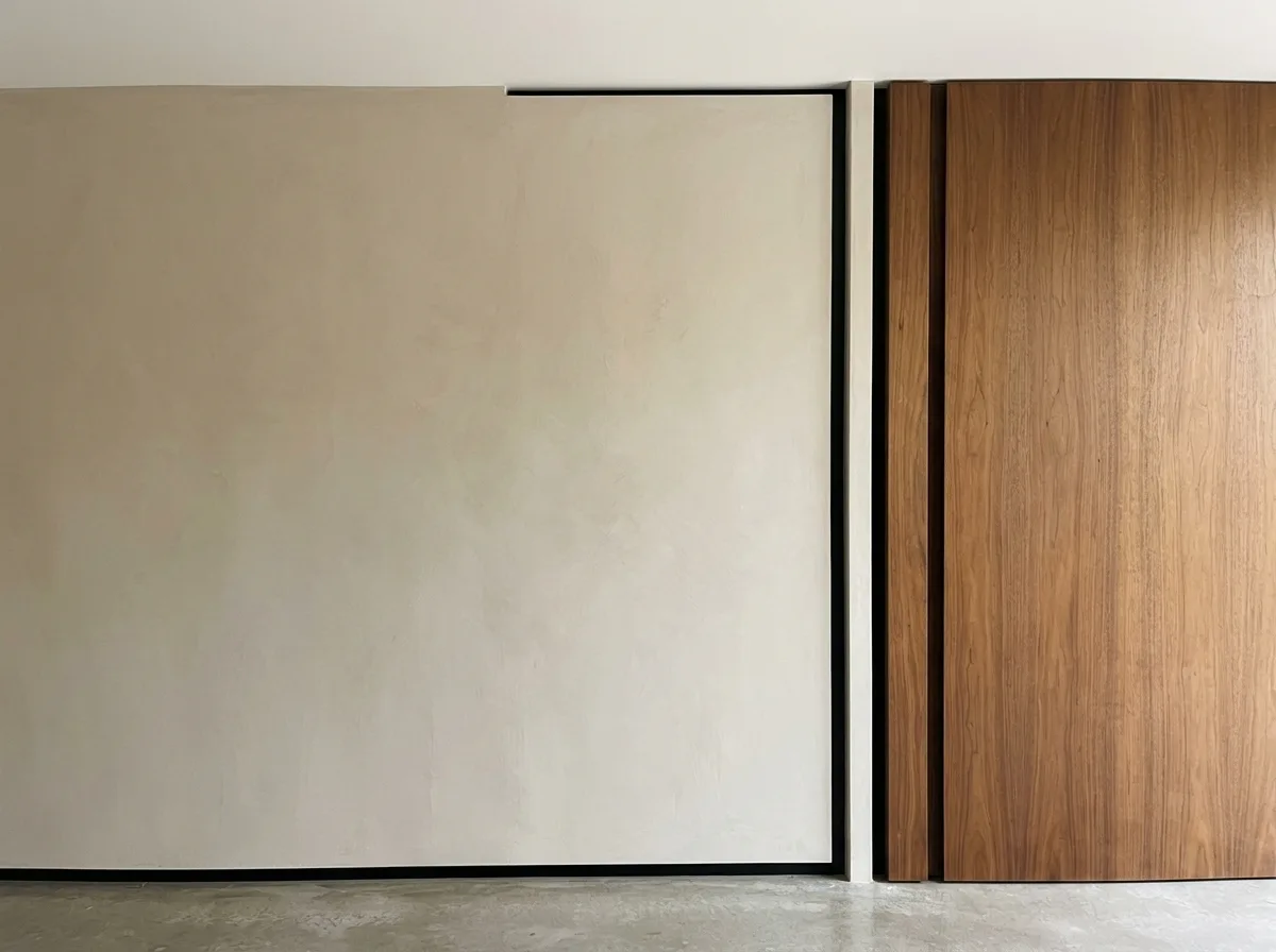 Wood and Paint Junction: Separated by a Seam
